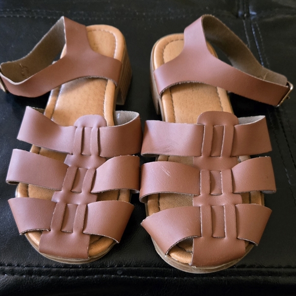 Girls brown sandals size 2 - Picture 1 of 4